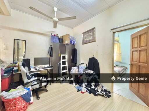 Facing Open & Partially Furnished | Double Storey Jalan Platinum Seksyen 7, Shah Alam