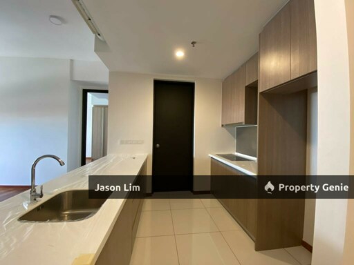 Luxury Condominium With Pool View And Seaview