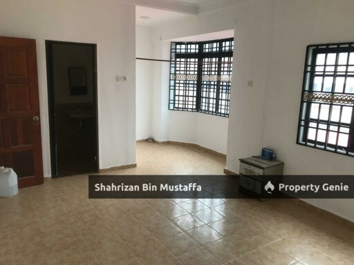 International Lot, Taman Banang Height, Batu Pahat, Johor.