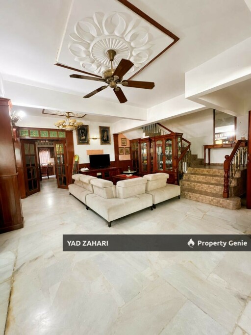 Seksyen 13, Shah Alam |  2-Storey Terrace 6 Bedrooms | RM900K - Corner Lot, Walking Distance to Surau & More Parking Space