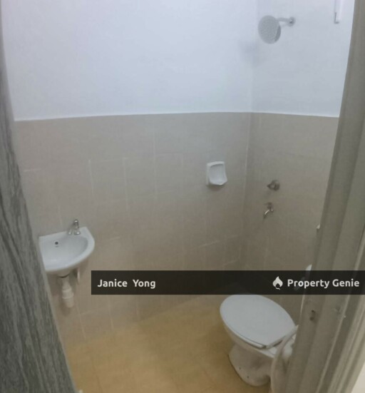 Tampoi Shop Apartment
