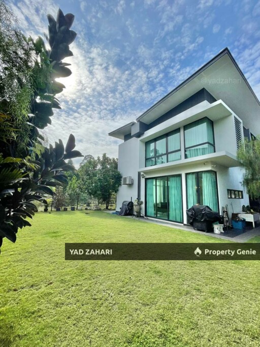 Semi-furnished Double Storey Zero Lot Bungalow Next to the Natural Lake, Perdana Heights
