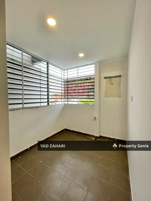 Taman Tasik Prima, Puchong | Townhouse 5 Bedrooms | RM890K - Fully Furnished, Roof Deck Facing Lake View & Spacious Built Up