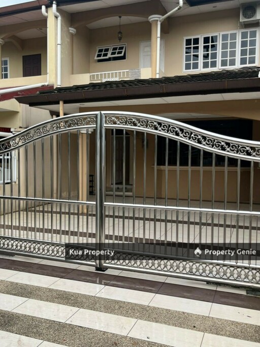 Double Storey Terrace House for Rent at Stapok