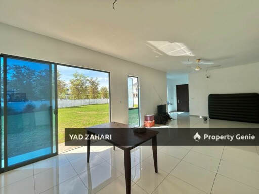 Huge Extra Land Corner Lot Double Storey Terrace House, Hijayu 2 Resort Homes, Bandar Sri Sendayan