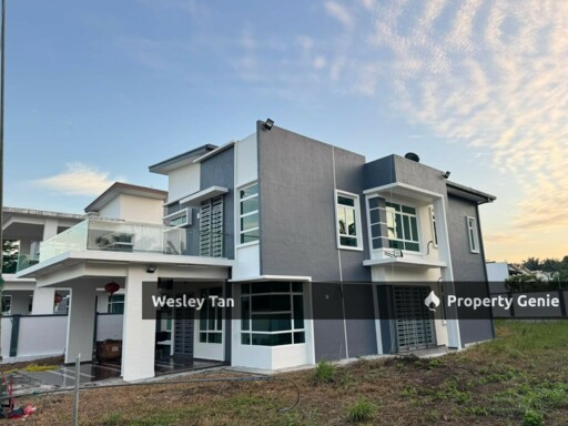2 Storey Bungalow Corner 9,500sqft Fully Renovated & Furnished 24/7 Gated & Guarded
