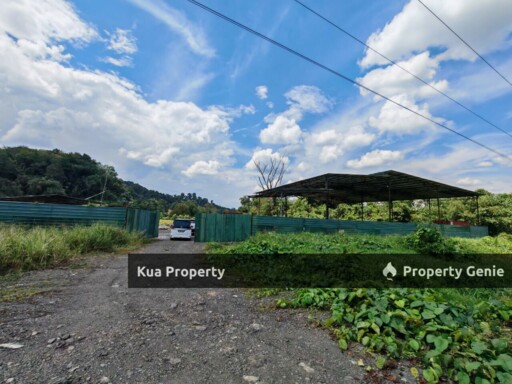 Facing Main Road Land For Rent! 📍Located at 15th Mile
