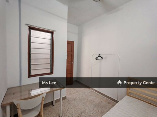 Female Room 3 @ 2nd floor Shop Apt-Sek 7-Shah Alam-near UITM-Ready 1/8