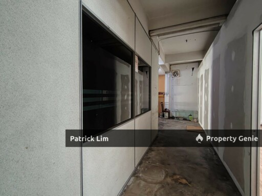End Lot Bukit Beruang [Ground Floor] Shop Lot For Rent