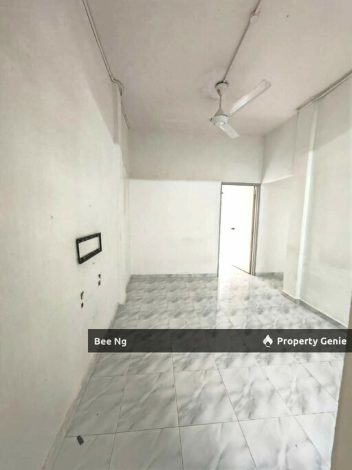 Pulai Utama / Low Cost Flat / Tingkat Pertama / Fully Renovate / Super Value