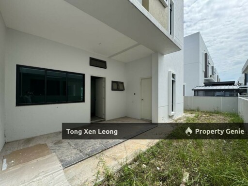 8 Residence Ujong Pasir