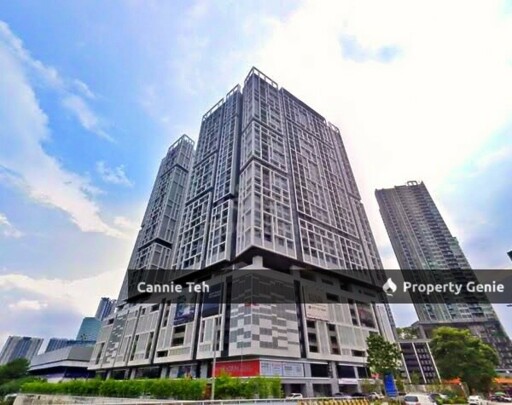 Platinum Arena @ 893sf Below Value 27%!