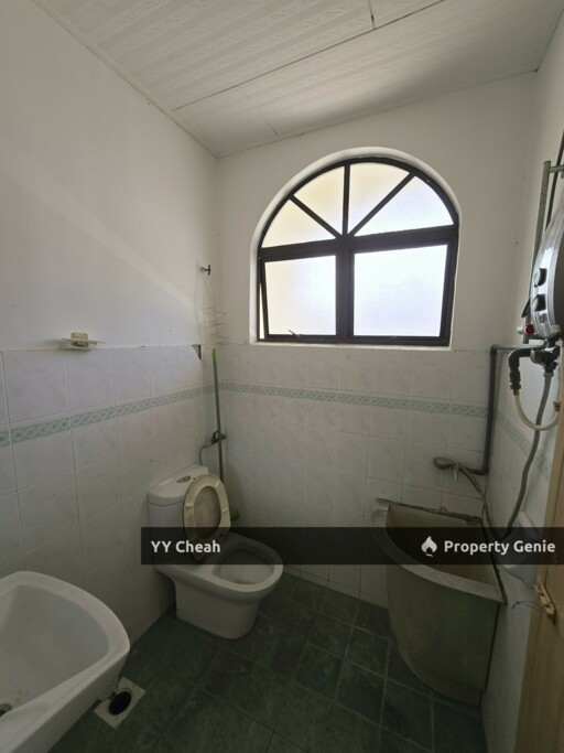 Taman Ipoh / Bercham 2.5 Storey Terrace For Sale, Strategic Location, Auto gate