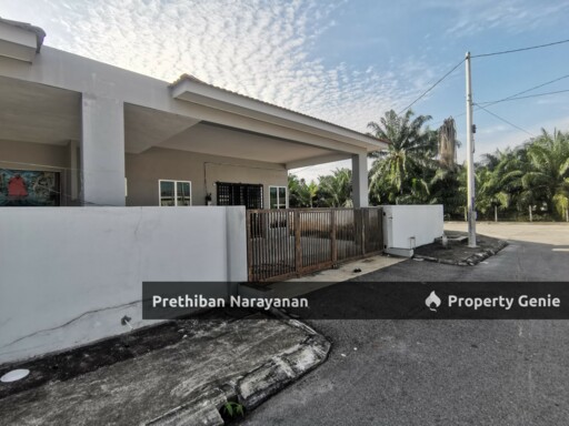 {Hutan Melintang} Rumah Semi-D Corner Lot Luas Untuk Dijual Di Hutan Melintang, Perak