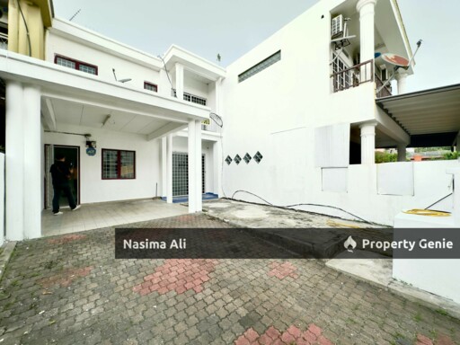 Spacious Unit- 2 Storey, Jalan Turmalin Seksyen 7 Shah Alam