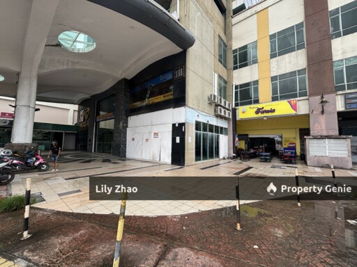 ANCHOR TENANT SHOWROOM Shop Lot for Rent, 4,133 sf, Road Frontage, High Exposure, Main Entrance One Borneo HyperMall, Kota Kinabalu