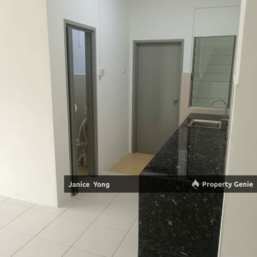 Tampoi Shop Apartment