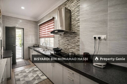 "Fully Renovated - Walking Distance to Surau Jumaat Ar-Raudhah" Double Storey Semi Detached House Taman Impian Makmur, Saujana Impian, Kajang.