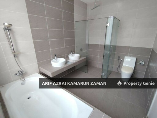 [Negotiable | 3-Storey Semi-D] Clover Garden Residence, Cyberjaya | 5+1R6B | 3,800 sqft | RM2,000,000