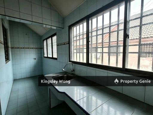 Menglembu Impiana Adril 1.5 Storey Terrace House Good Condition Near Lahat Pengkalan