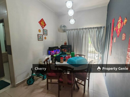 **TAMAN BESTARI INDAH 超值 CORNER LOT‼️** 🔥🔥 💰 **For Sale: RM660K‼️** ✨ **Bank Value: RM750K – RM810K** 🏡 **Corner Lot + Unblock View** 📍 Jalan Bestari 70/x, Taman Bestari Indah, 81800 Ulu Tiram