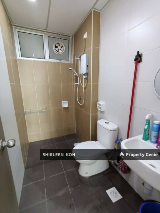 Female room for rent at Larkin Heights @ Larkin Idaman