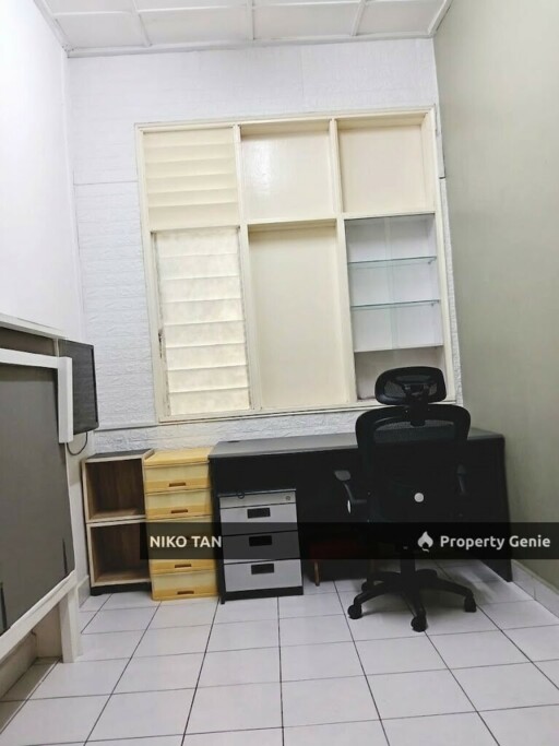 [RENOVATED]1.5Stry Jalan Molek 2/2x Taman Molek For Sale