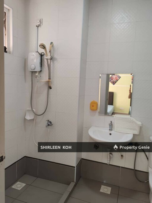 Room for Rent at Season Luxury Apartment @ Larkin