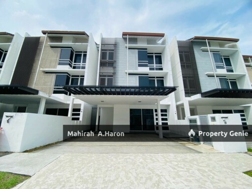TWO AND HALF STOREY HYPERLINK HOUSE AT DUTA VILLA PRESINT 14 PUTRAJAYA