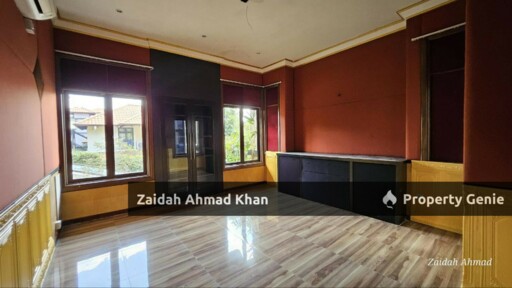 3 Storey Bungalow Ttdi Hill With Swimming Pool And Waterfall Features