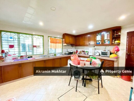 Freehold, Corner Lot & Fully Renovated | Double Storey Jalan Semarak Bandar Utama Batang Kali