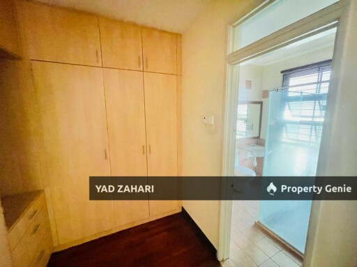 Bukit Jelutong, Shah Alam | 2-Storey Terrace 5 Bedrooms | RM1.4M - Freehold, Non Bumi & With Loteng
