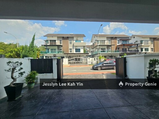 3 Storeys Semi D Cluster, Villa Astana Kajang Fully Furnished For Sale