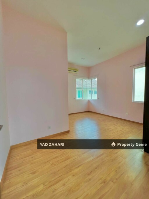 Kemuning Residence, Shah Alam | Bungalow 6 Bedrooms | RM1.35M - Partly Furnished and Nearby Surau