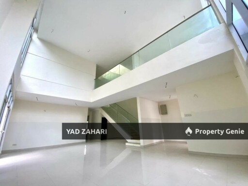 Taman Alam Kemuning, Shah Alam | 3-Storey Bungalow 6+1 Bedrooms | RM1.6M - Near Highway, Spacious Car Porch & Big Covered Balcony