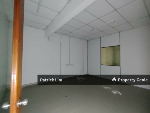 Taman Merdeka Permai [一楼] 店面出租 With Partition