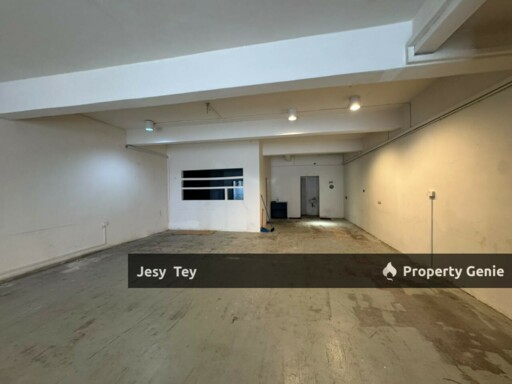 (Taman Molek) Double Storey Shop For Rent