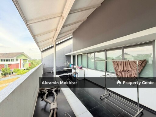 Freehold, Beautifully Renovated & Partially Furnished | 3 Storey Superlink Thistle Grove, Denai Alam