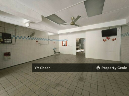 pasir puteh ground floor shop for rent - facing main road, high traffic