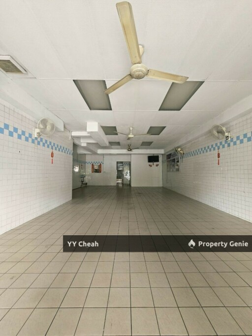 pasir puteh ground floor shop for rent - facing main road, high traffic