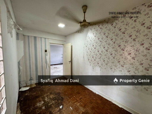 Kenaria Condominium Kajang Facing Pool with Carpark