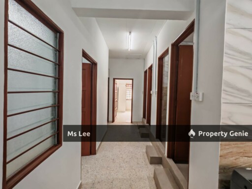 Female Room 3 RM400 @ 2nd Floor Shop Apt-Sek 7-Shah Alam-near UITM-Ready Now