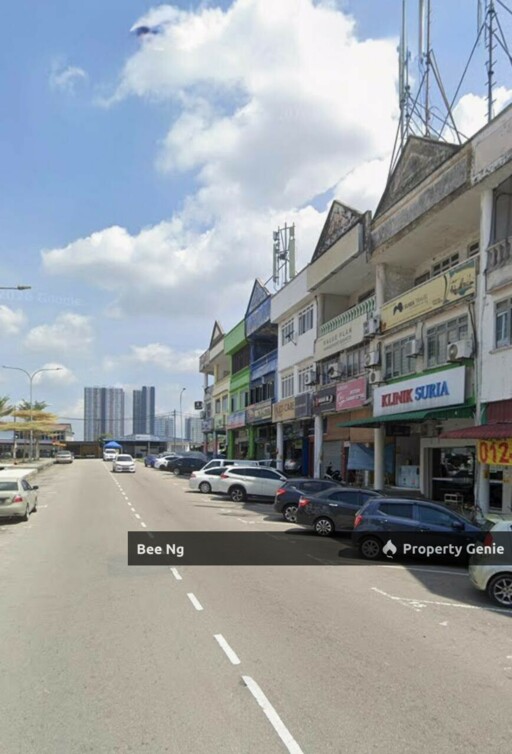 Taman Suria / 3 Storey Shop corner lot