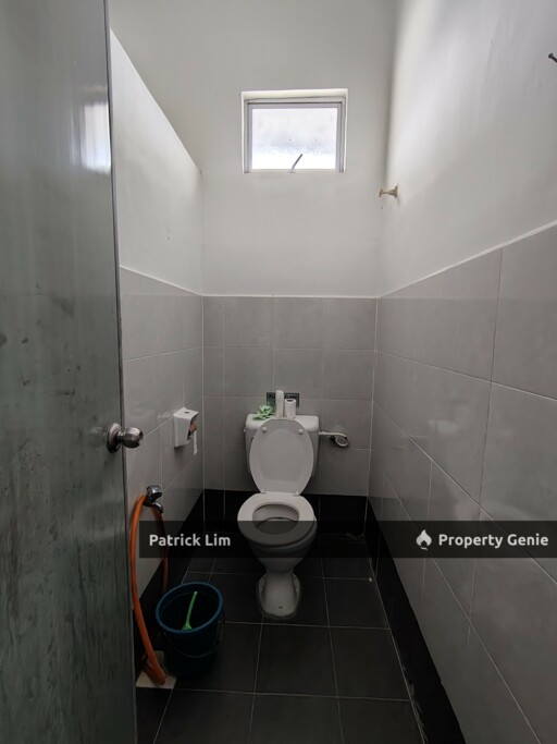 With 6 Rooms Partition, Ayer Keroh First Floor Office For Rent
