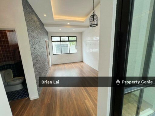 2 Storey @ Taman Seri Austin / Unblocked View / Fully Renovated