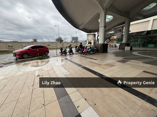 ANCHOR TENANT SHOWROOM Shop Lot for Rent, 4,133 sf, Road Frontage, High Exposure, Main Entrance One Borneo HyperMall, Kota Kinabalu