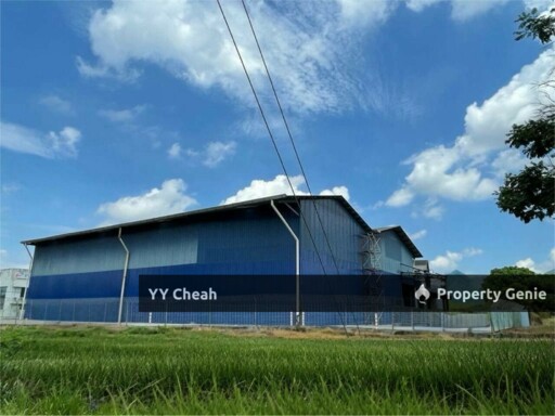 Menglembu/Falim Ipoh Bungalow Factory For Rent Great Lcoation 0.5 Acres Fully Covered
