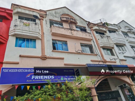 Female Room 3 RM400 @ 2nd Floor Shop Apt-Sek 7-Shah Alam-near UITM-Ready Now