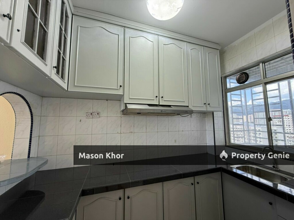 RELAU INDAH CONDOMINIUM 800sf PARTIALLY RENO & BASIC FURNISHED BUKIT JAMBUL