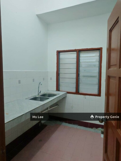 3rd floor Shop Apartment RM 300 (Behind Pasar Malam)-Taman Sentosa @ Klang-Ready Now
